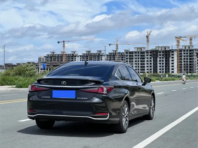 Lexus ES — Фото автомобиля 6