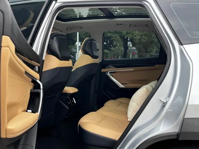 Geely Boyue L — Фото автомобиля 12