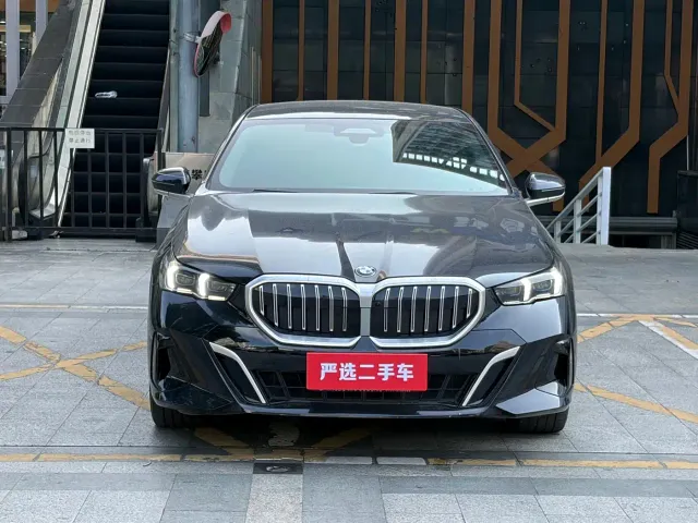 BMW 5 Series — Фото автомобиля 2
