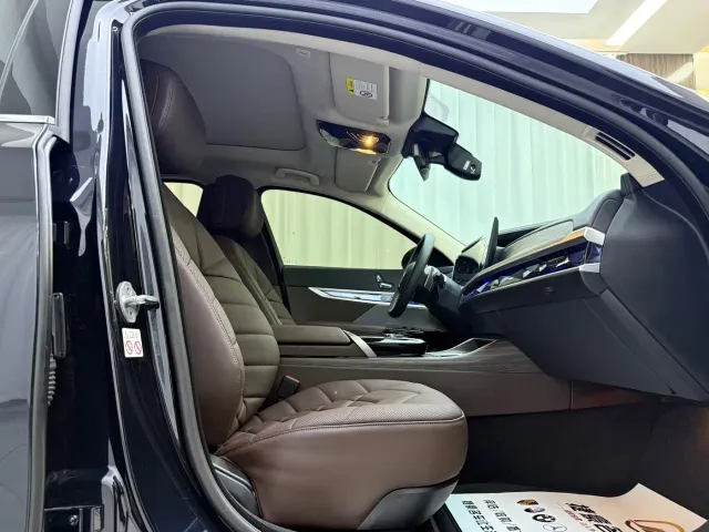 BMW 7 Series — Фото автомобиля 12