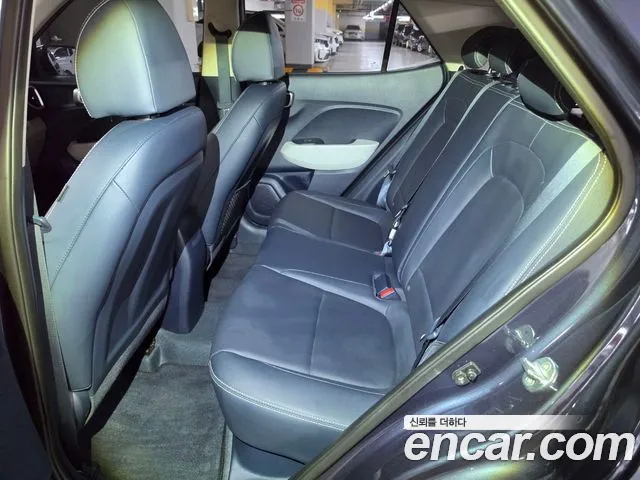 Hyundai Venue — Фото автомобиля 14