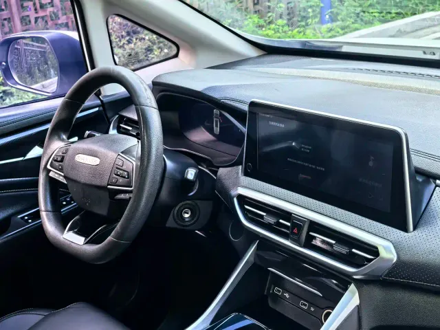 Maxus EUNIQ 5 — Фото автомобиля 27