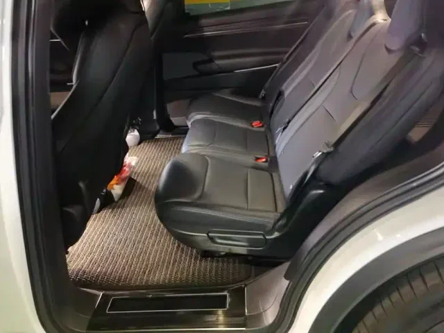Tesla Model X — Фото автомобиля 11