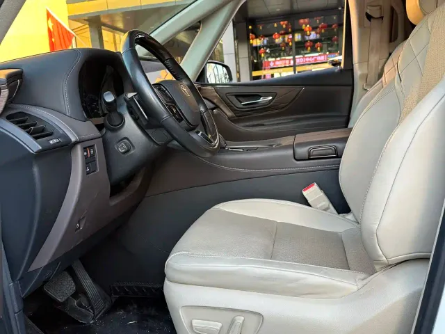 Toyota Alphard — Фото автомобиля 3