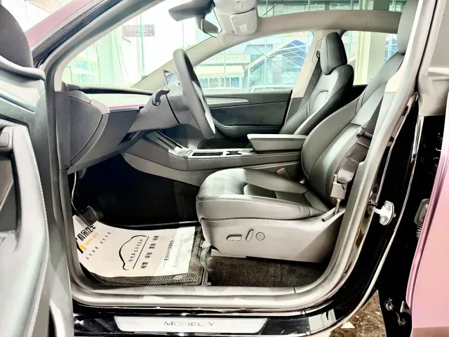 Tesla Model Y — Фото автомобиля 5