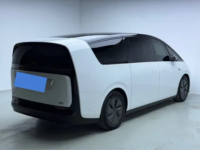 Li Auto MEGA — Фото автомобиля 7