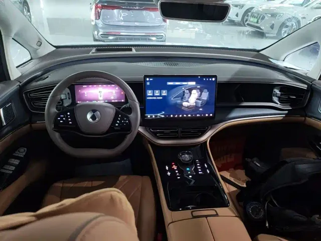 Denza Denza D9 2022 DM-i 970 AWD Flagship — Фото автомобиля 9