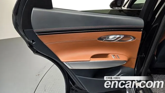 Genesis GV70 — Фото автомобиля 25