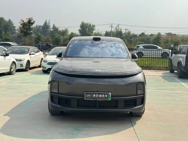 Li Auto L8 — Фото автомобиля 2