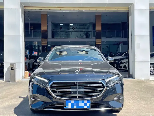Mercedes-Benz E-Class — Фото автомобиля 2
