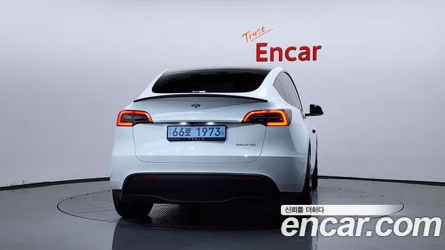 Tesla Model Y — Фото автомобиля 4