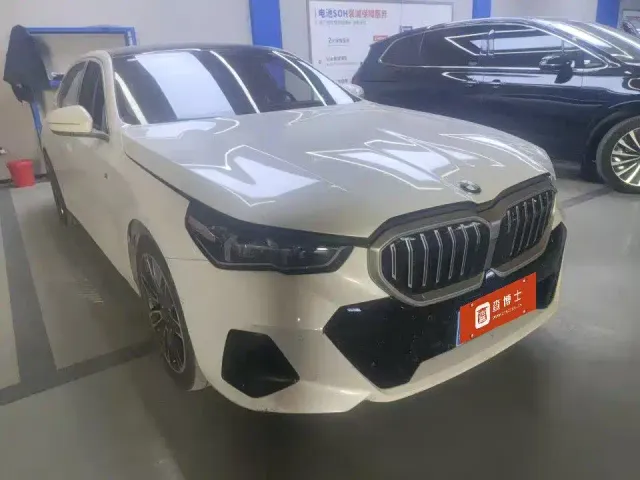 BMW 5 Series — Фото автомобиля 2