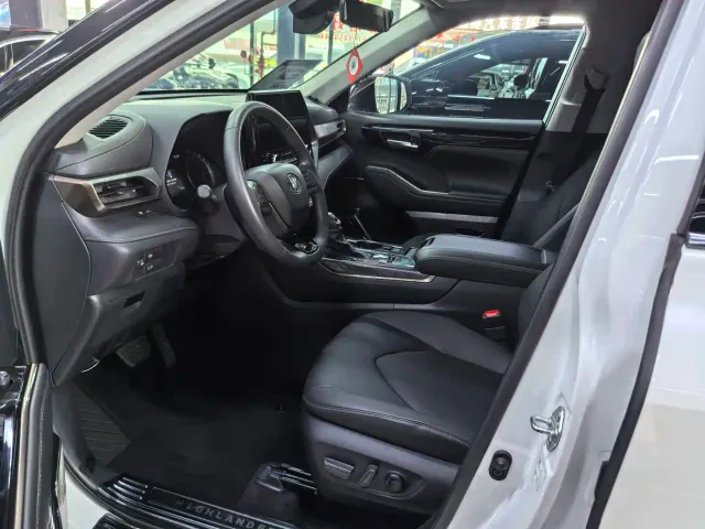Toyota Highlander — Фото автомобиля 6