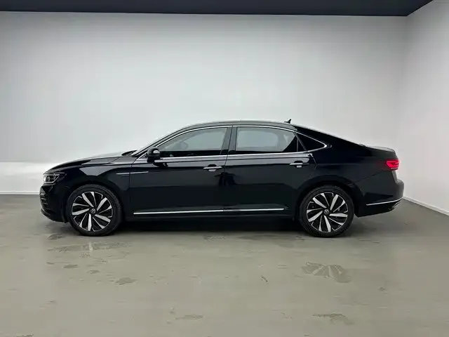 Volkswagen Passat — Фото автомобиля 3