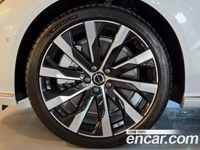 Volvo S90 — Фото автомобиля 4