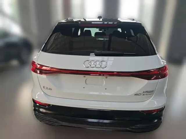 Audi Q5 e-tron — Фото автомобиля 7