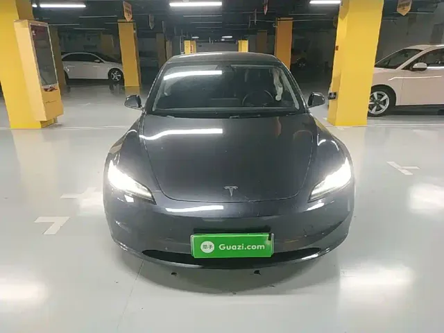 Tesla Model 3 — Фото автомобиля 2