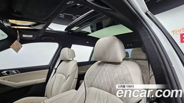 BMW X7 — Фото автомобиля 14