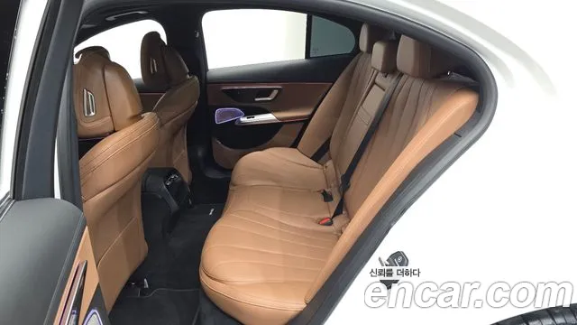 Mercedes-Benz E-Class — Фото автомобиля 3