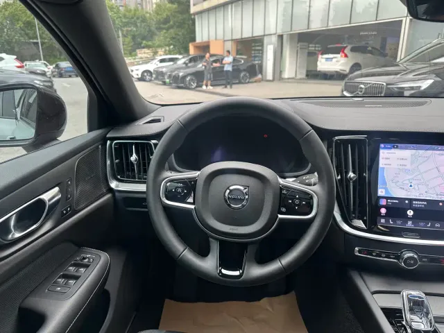 Volvo S60 — Фото автомобиля 14