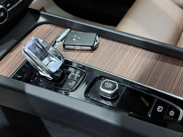 Volvo XC60 — Фото автомобиля 18