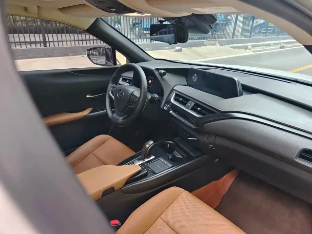Lexus UX — Фото автомобиля 22