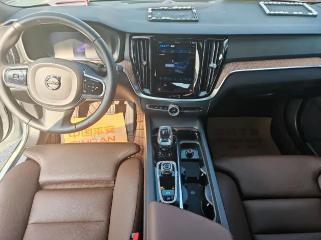Volvo S60 — Фото автомобиля 6