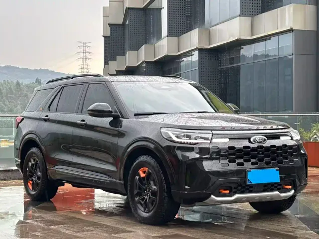 Ford Explorer — Фото автомобиля 4