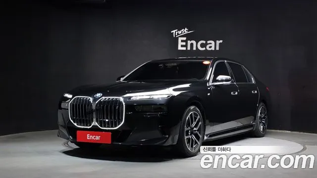 Фотография автомобиля — BMW i7 G70