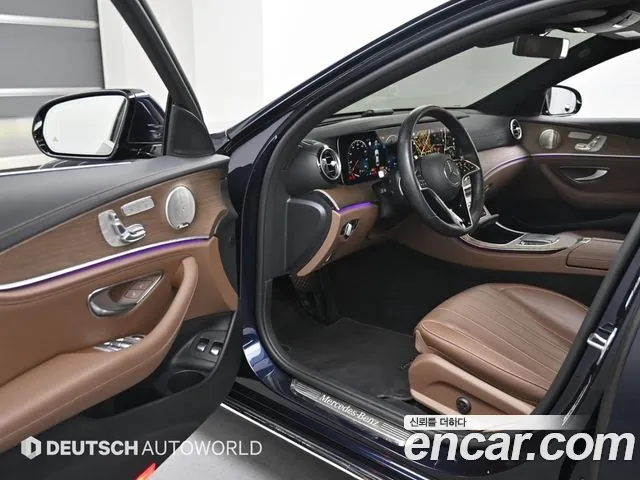 Mercedes-Benz E-Class — Фото автомобиля 11