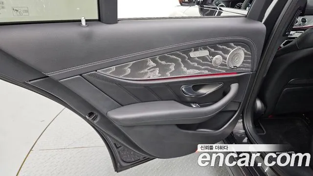 Mercedes-Benz E-Class — Фото автомобиля 19