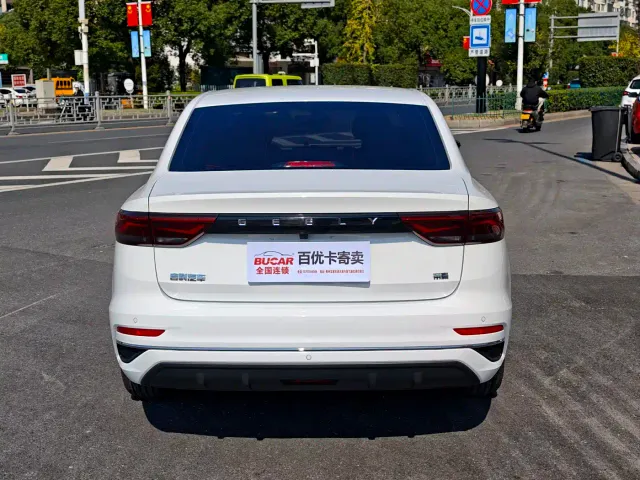 Geely Emgrand — Фото автомобиля 5