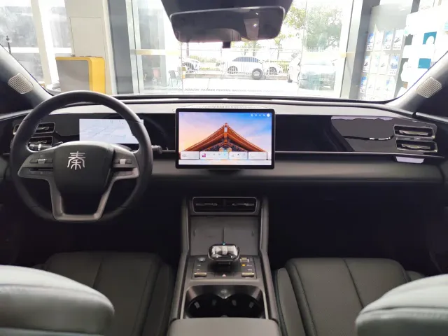 BYD Qin L — Фото автомобиля 9