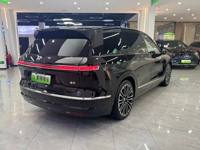 Nio ES8 — Фото автомобиля 14