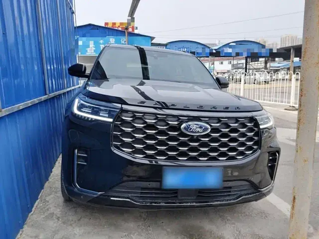 Ford Explorer — Фото автомобиля 2