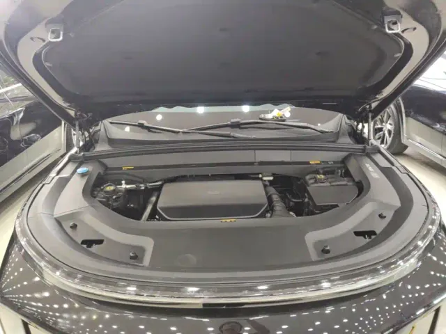 Li Auto L8 — Фото автомобиля 19