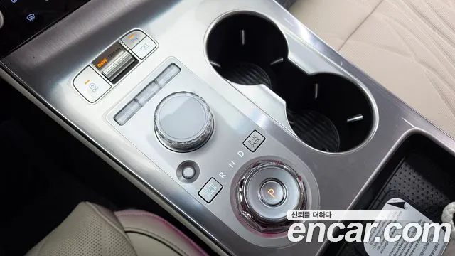 Genesis GV70 — Фото автомобиля 9