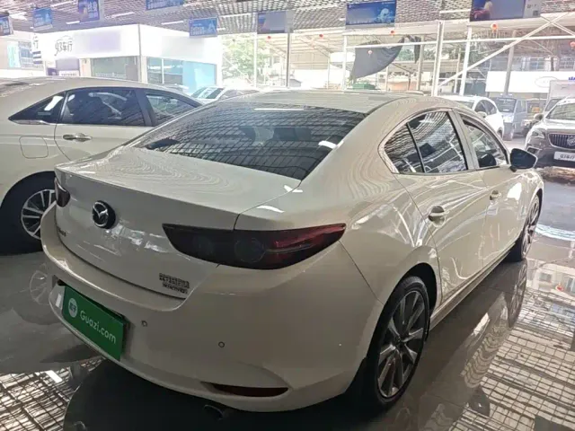 Mazda Axela — Фото автомобиля 6