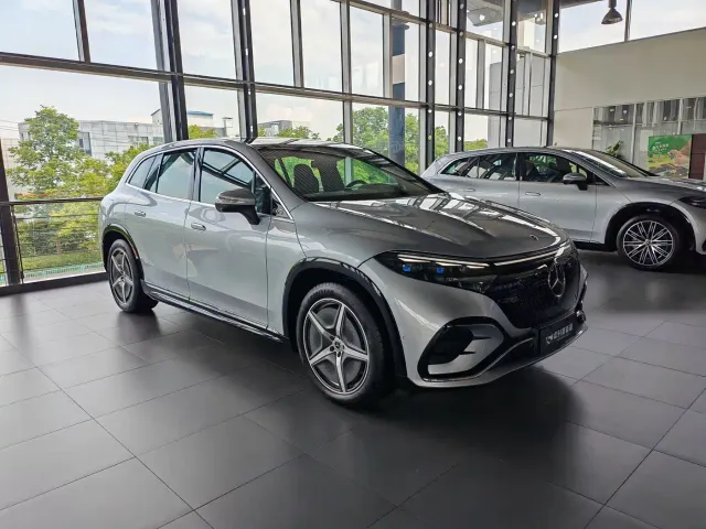 Mercedes-Benz EQS SUV — Фото автомобиля 2