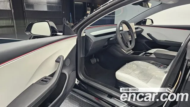 Tesla Model 3 — Фото автомобиля 9