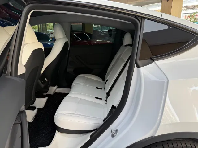 Tesla Model Y — Фото автомобиля 24