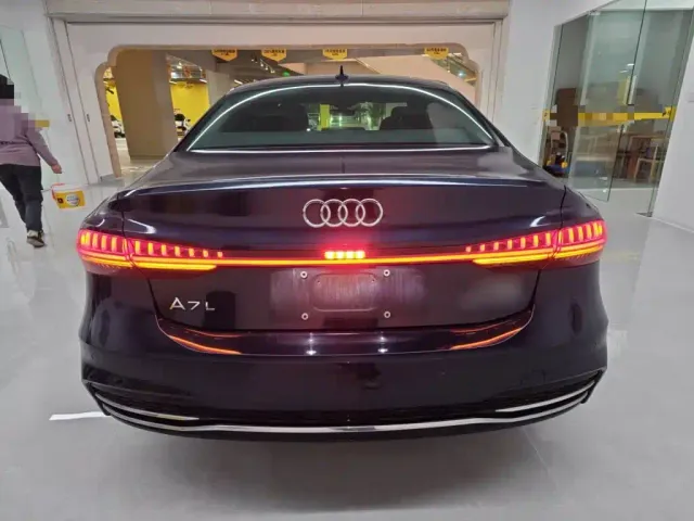 Audi A7L — Фото автомобиля 21