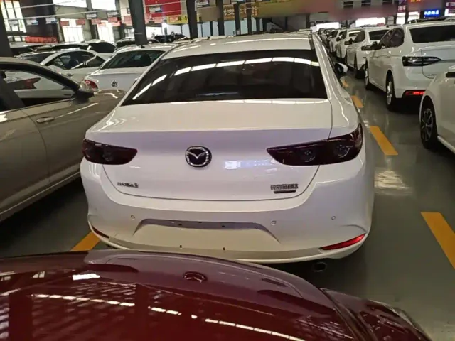 Mazda Axela — Фото автомобиля 5