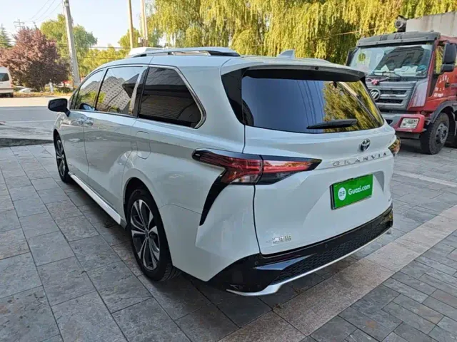 Toyota Granvia — Фото автомобиля 4