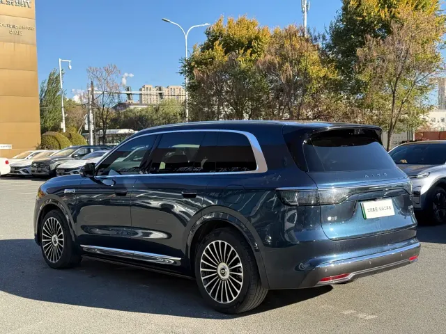 Aito M8 — Фото автомобиля 6