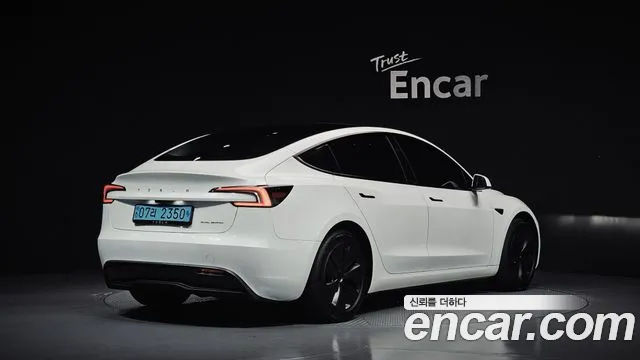 Tesla Model 3 — Фото автомобиля 2