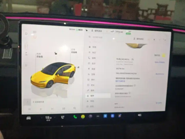Tesla Model 3 — Фото автомобиля 14