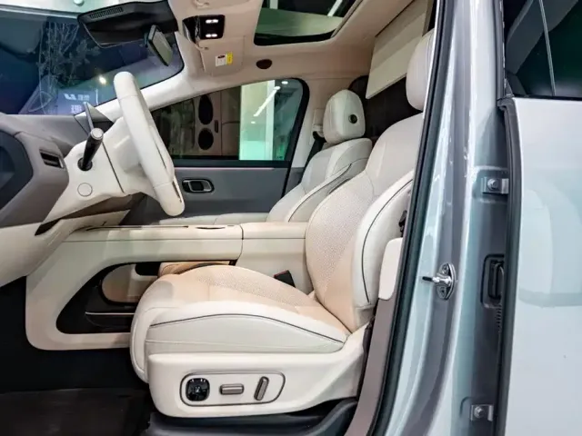 Li Auto Li i8 2025 Standard Edition — Фото автомобиля 17