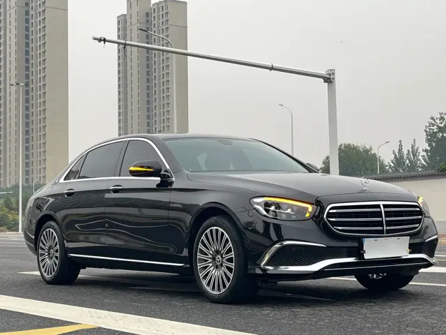 Mercedes-Benz E-Class — Фото автомобиля 3