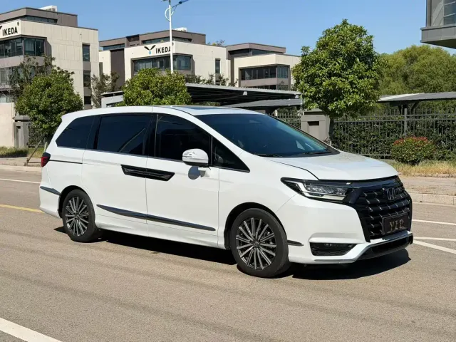 Honda Elysion — Фото автомобиля 3